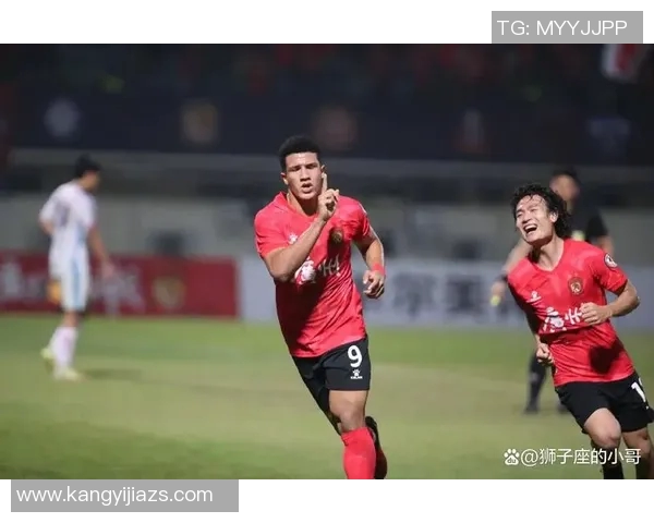 小杨哥足球明星的崛起之路与背后的奋斗故事揭秘