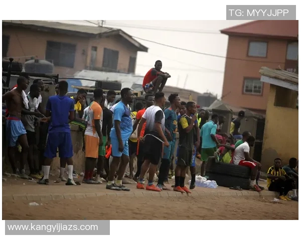 街球与足球结合的明星球员盘点及其精彩瞬间回顾 街球与足球结合的明星球员盘点及其精彩瞬间回顾